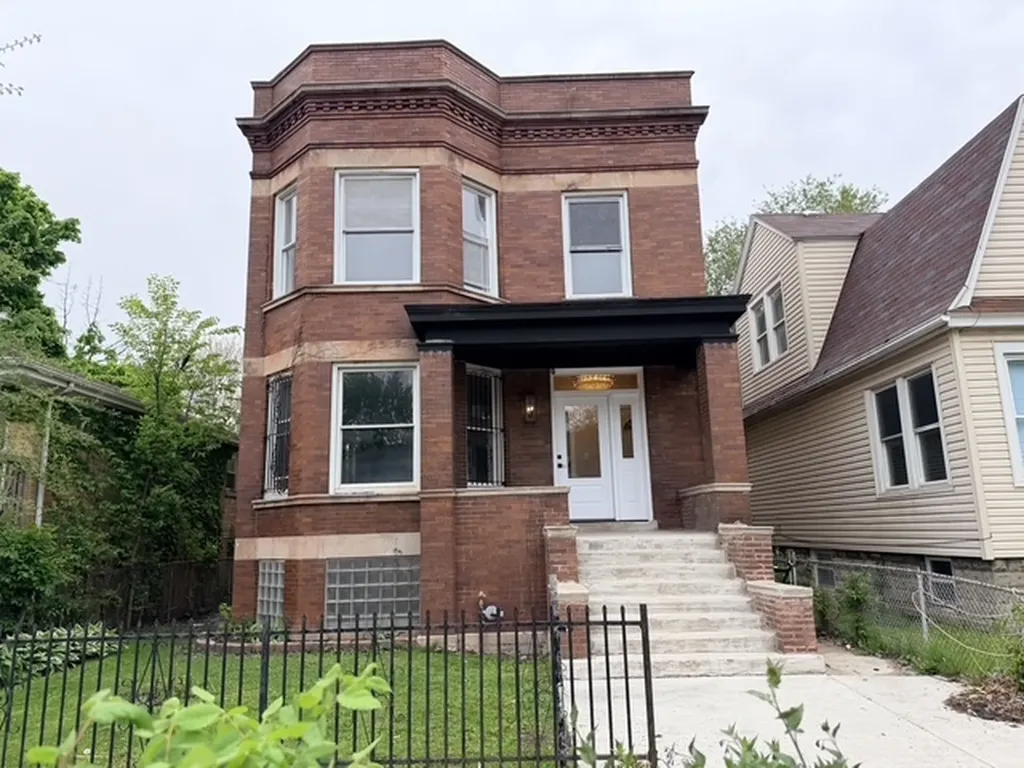 7754 South Burnham Avenue Chicago IL 60649