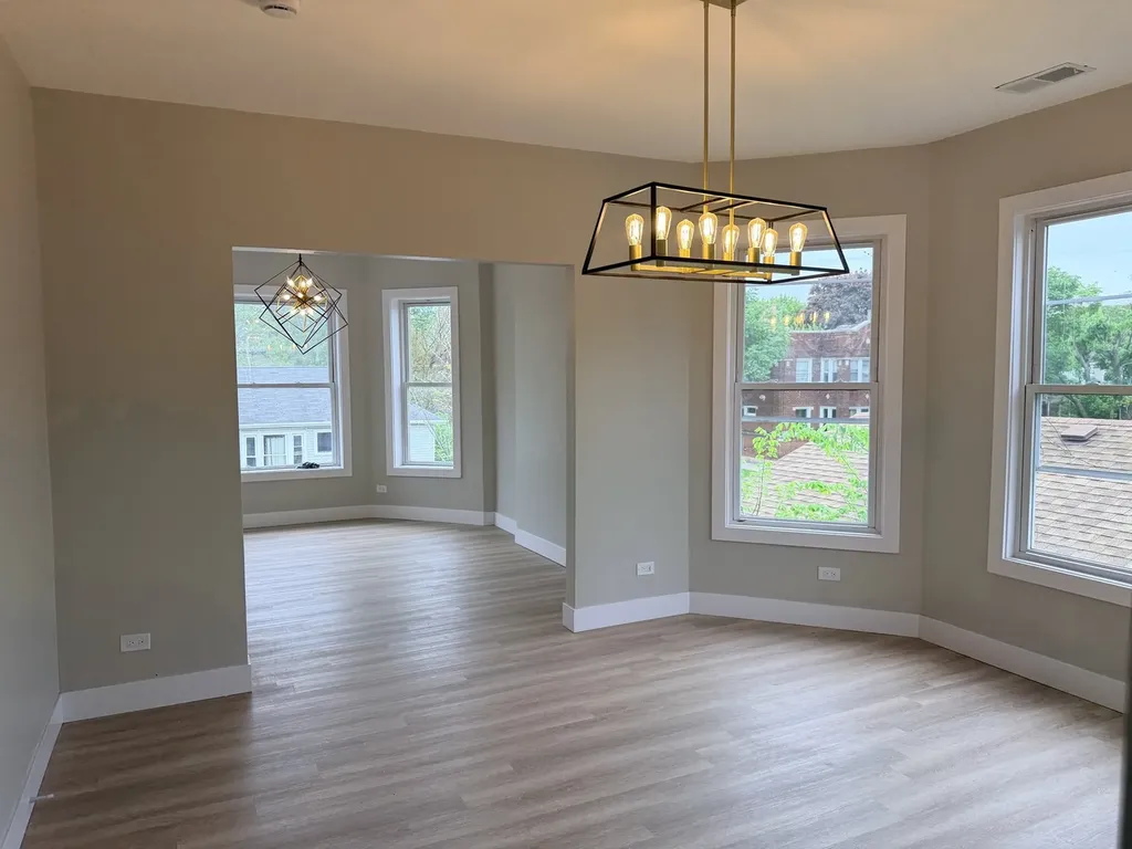 7754 South Burnham Avenue Chicago IL 60649