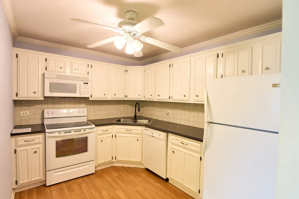 2000 Saint Regis Drive Lombard IL 60148