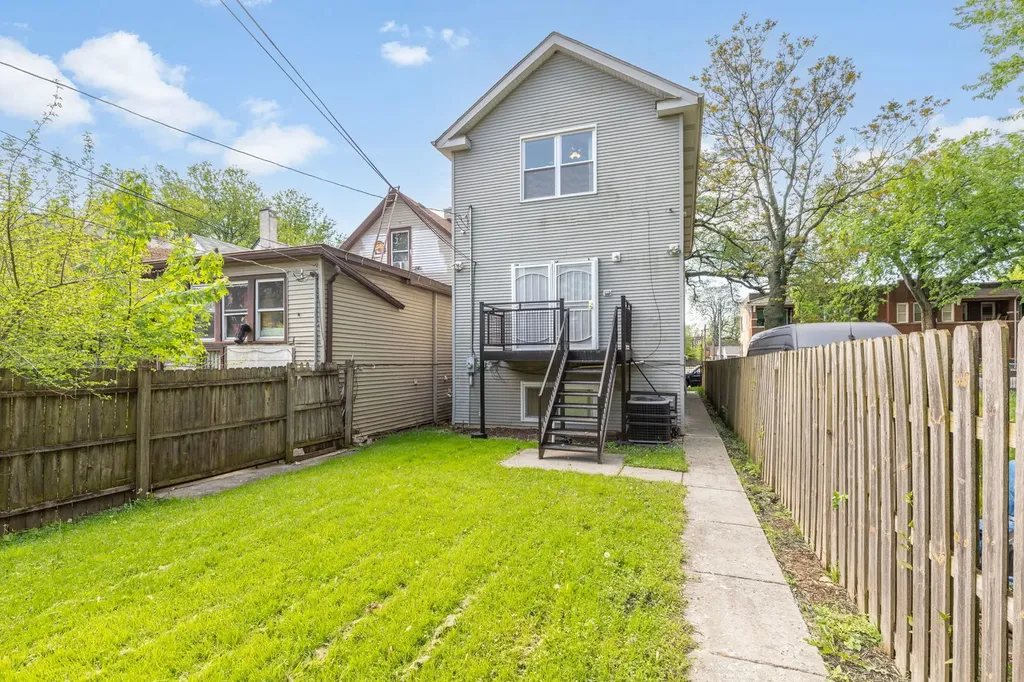 5242 West Ferdinand Street Chicago IL 60644