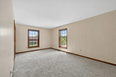 9 Jennifer Lane Dekalb IL 60115