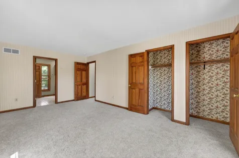 9 Jennifer Lane Dekalb IL 60115