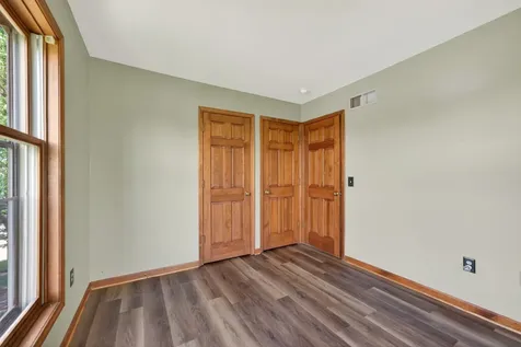 9 Jennifer Lane Dekalb IL 60115