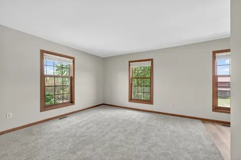 9 Jennifer Lane Dekalb IL 60115