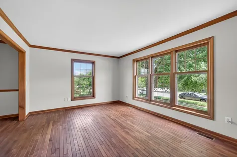9 Jennifer Lane Dekalb IL 60115