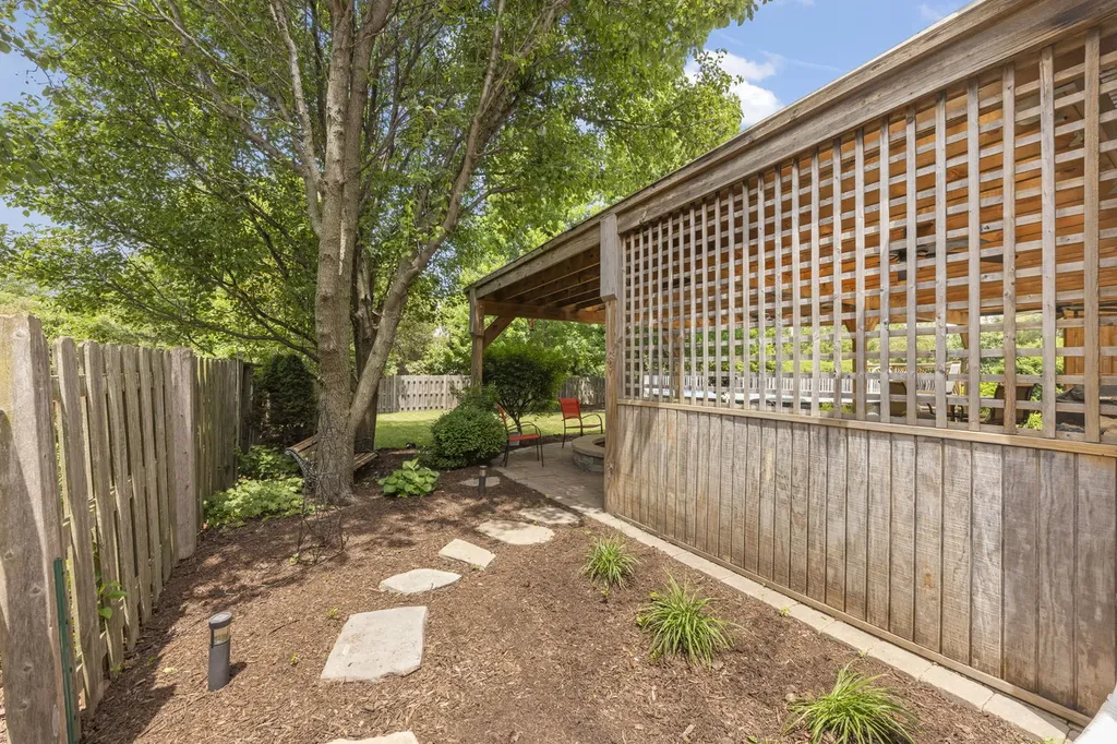 1446 Glenside Drive Bolingbrook IL 60490
