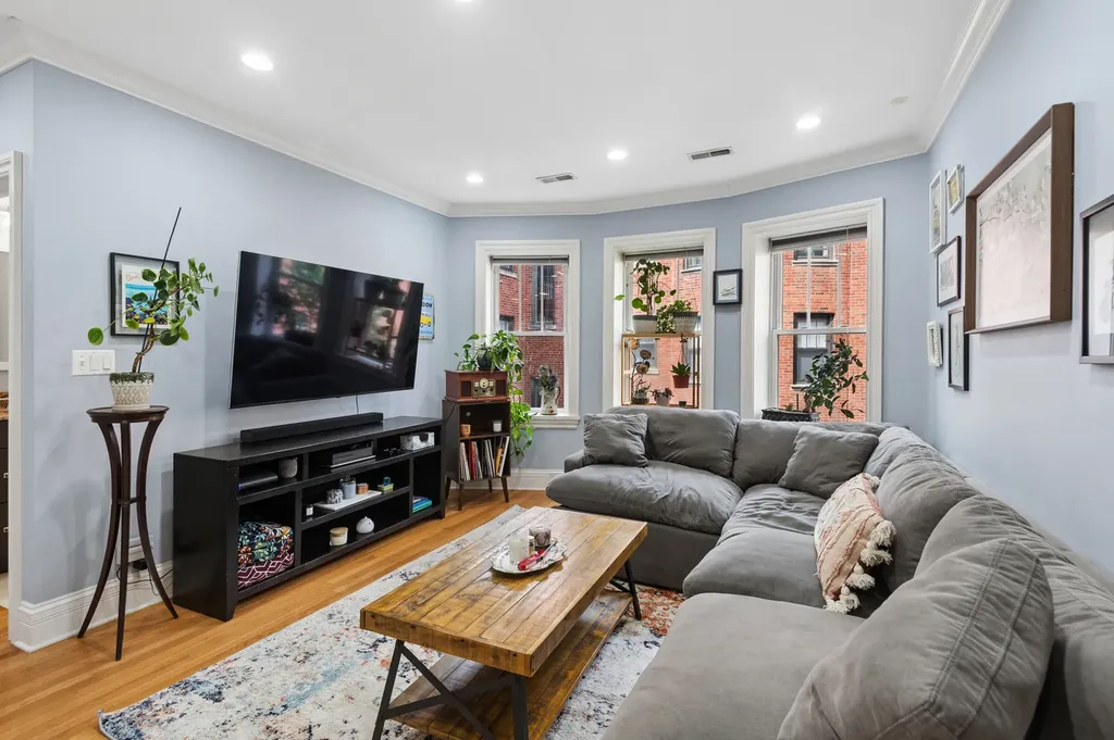 1427 West Elmdale Avenue Chicago IL 60660