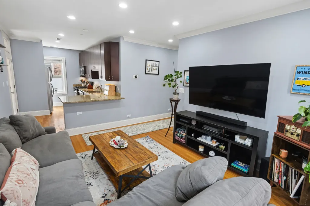 1427 West Elmdale Avenue Chicago IL 60660