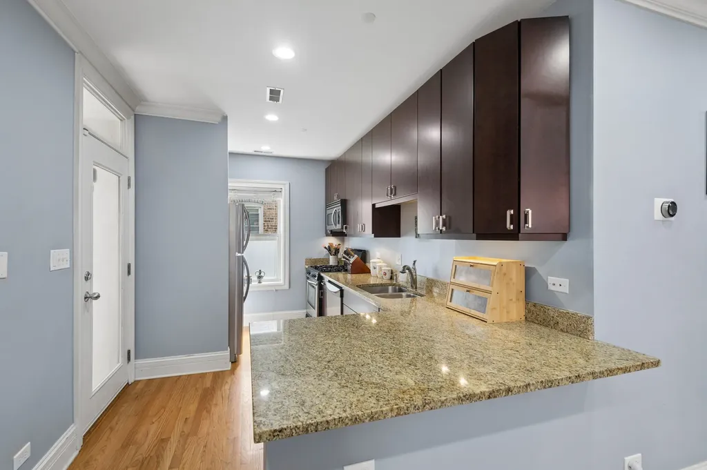 1427 West Elmdale Avenue Chicago IL 60660