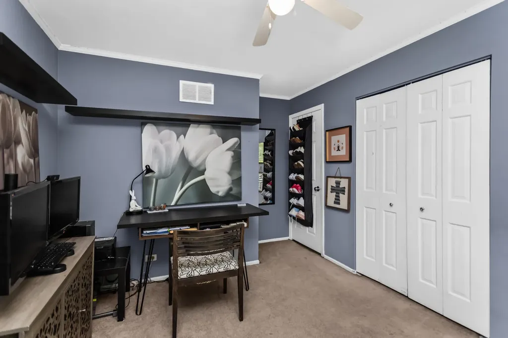 228 North Walnut Lane Schaumburg IL 60194