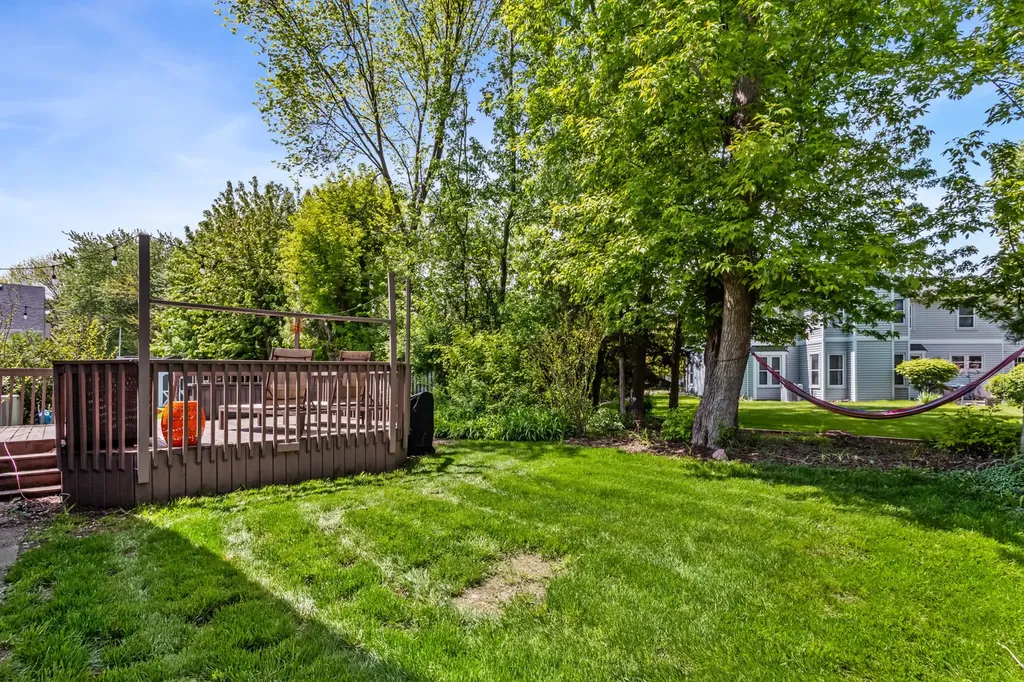 228 North Walnut Lane Schaumburg IL 60194