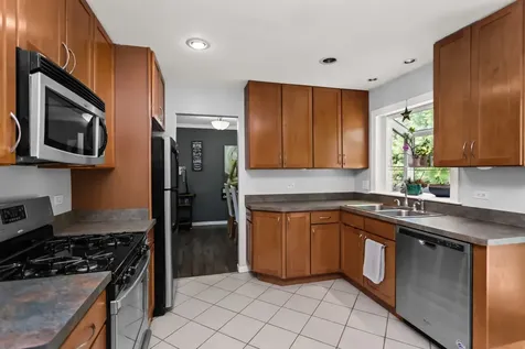 228 North Walnut Lane Schaumburg IL 60194