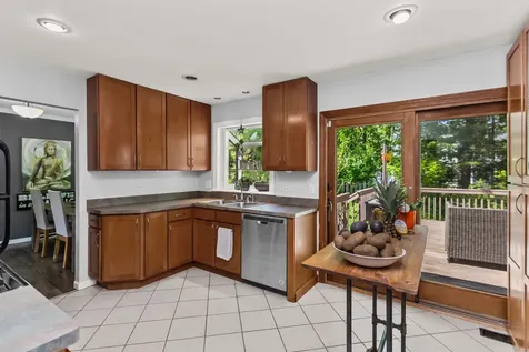 228 North Walnut Lane Schaumburg IL 60194