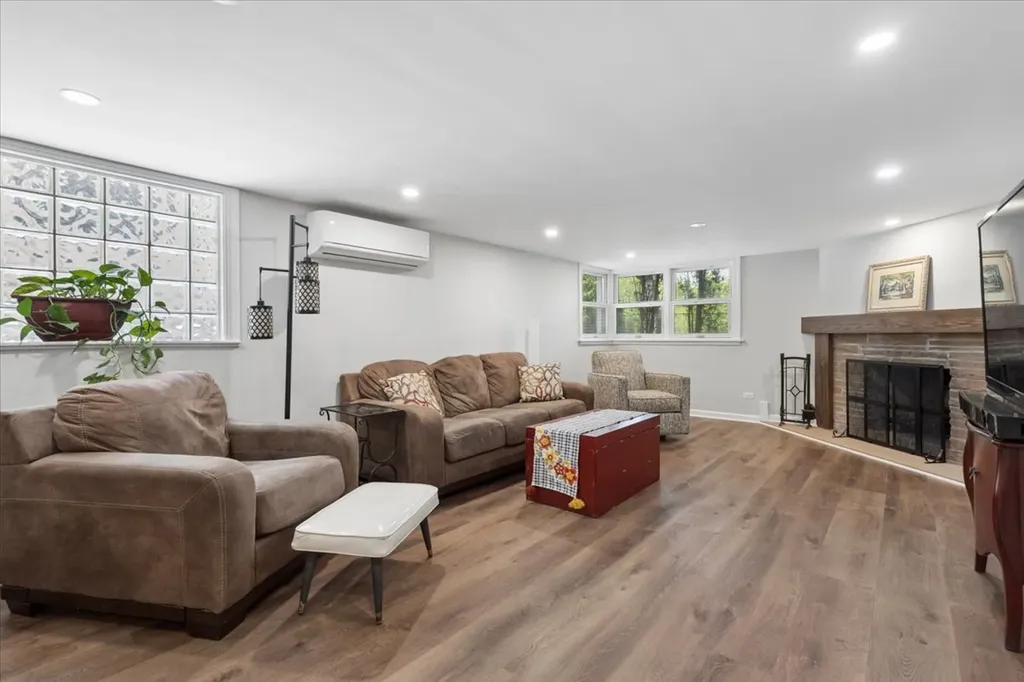 6340 North Indian Road Chicago IL 60646