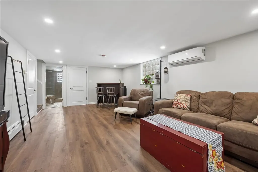 6340 North Indian Road Chicago IL 60646