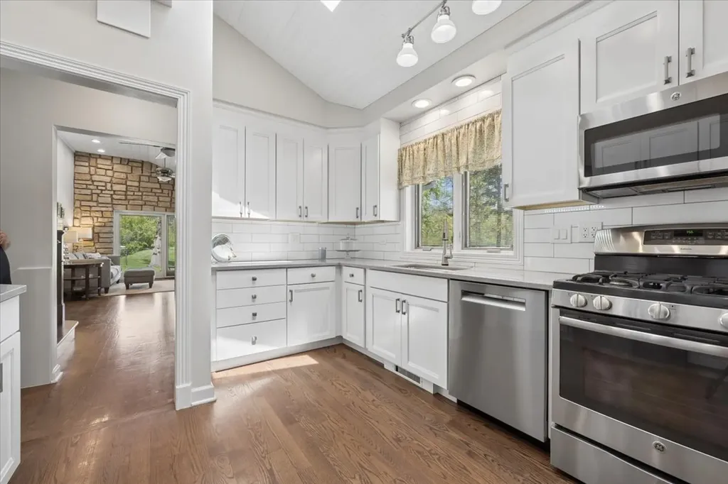 6340 North Indian Road Chicago IL 60646