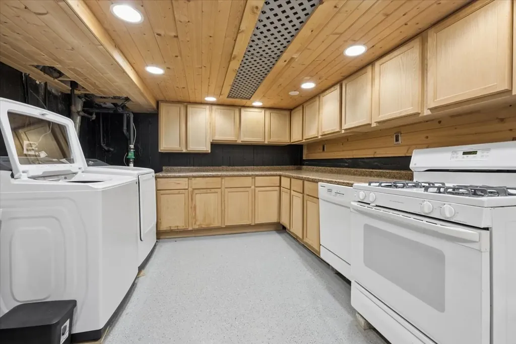 6340 North Indian Road Chicago IL 60646