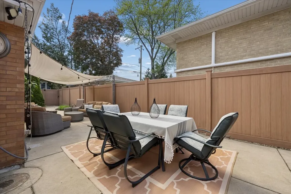 6340 North Indian Road Chicago IL 60646