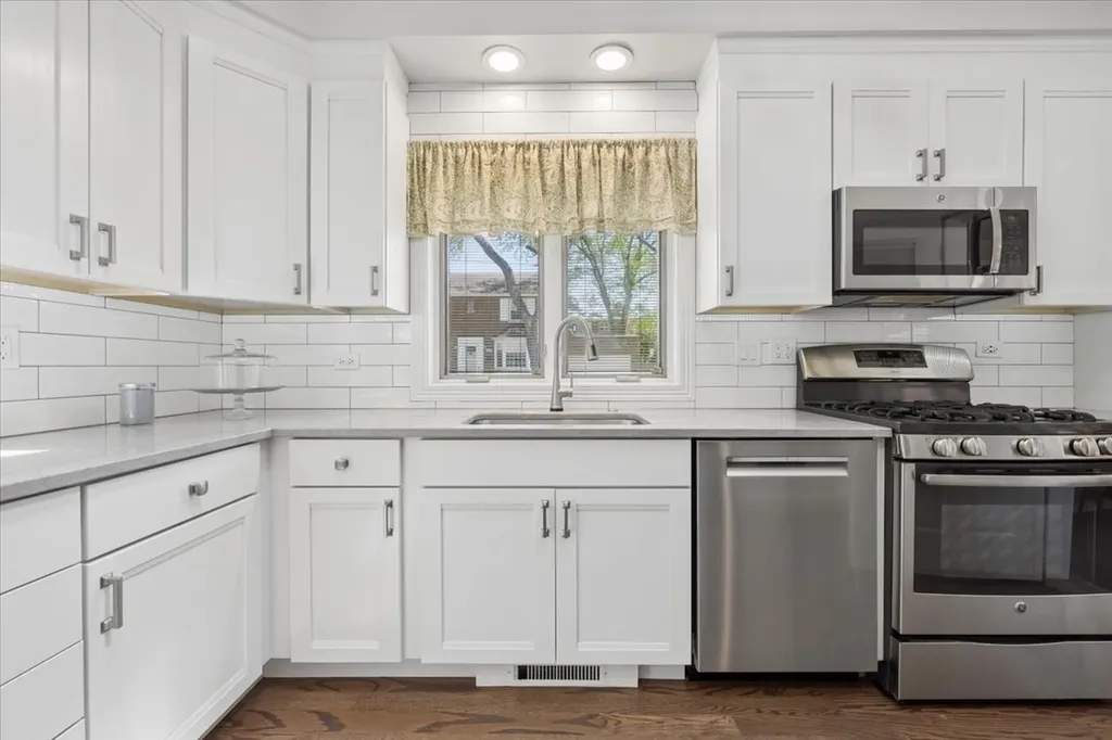6340 North Indian Road Chicago IL 60646