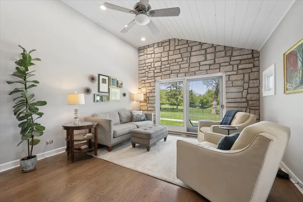 6340 North Indian Road Chicago IL 60646