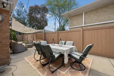 6340 North Indian Road Chicago IL 60646