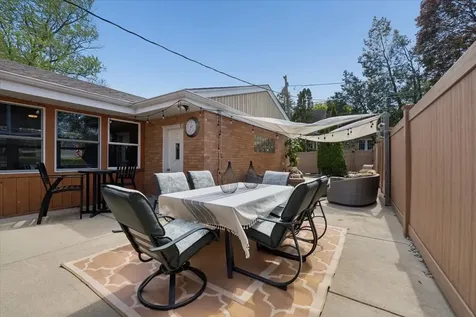 6340 North Indian Road Chicago IL 60646