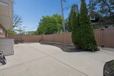 6340 North Indian Road Chicago IL 60646