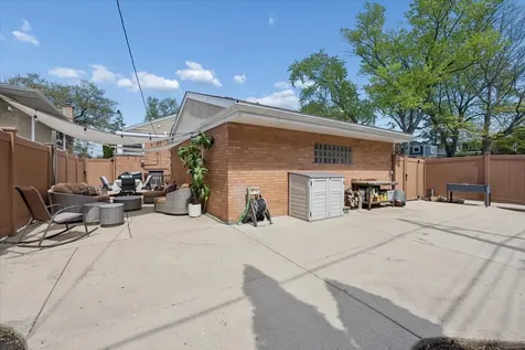 6340 North Indian Road Chicago IL 60646