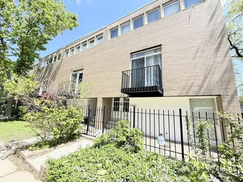 5557 South Harper Avenue Chicago IL 60637
