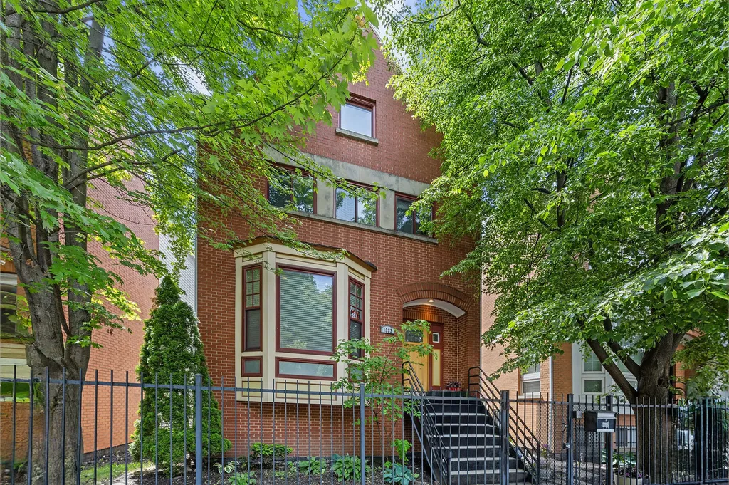 1323 East 61st Street Chicago IL 60637