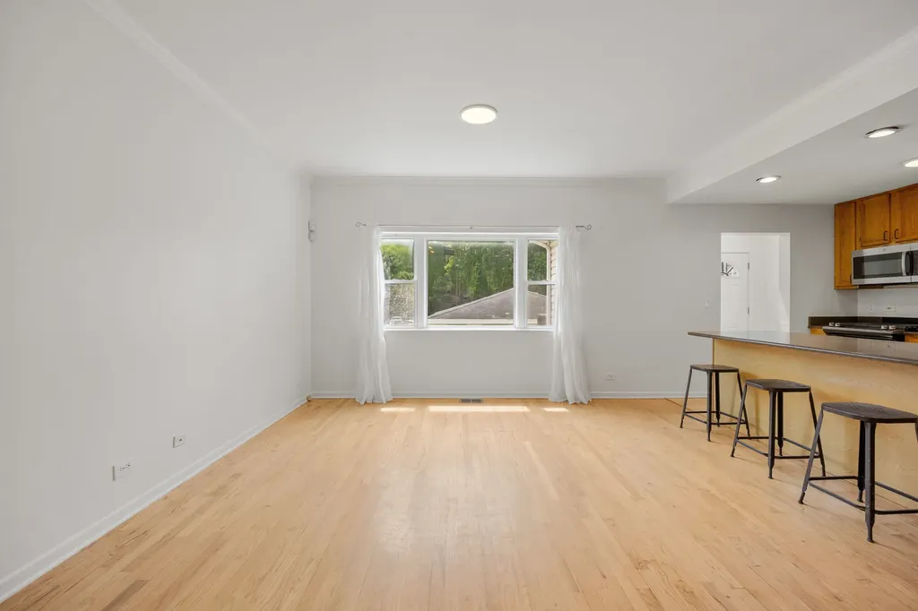 1323 East 61st Street Chicago IL 60637