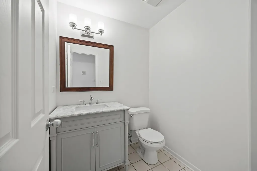 1323 East 61st Street Chicago IL 60637