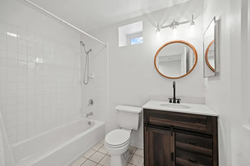 1323 East 61st Street Chicago IL 60637