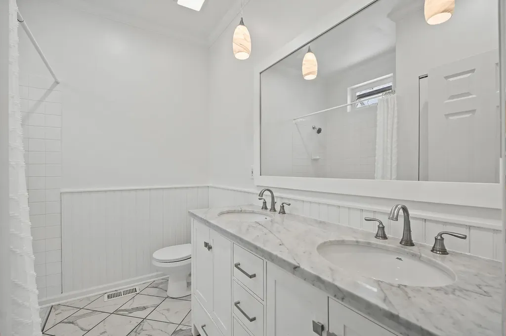 1323 East 61st Street Chicago IL 60637