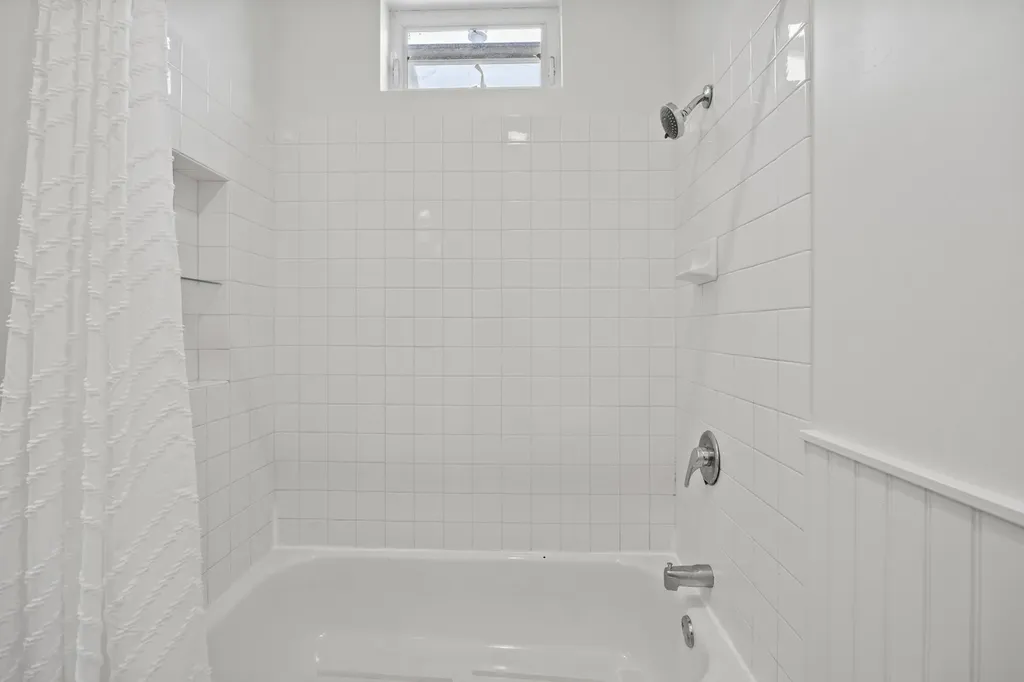 1323 East 61st Street Chicago IL 60637
