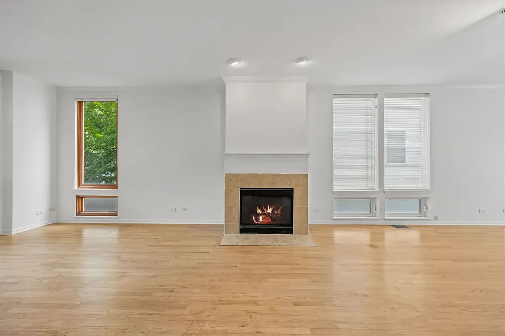 1323 East 61st Street Chicago IL 60637