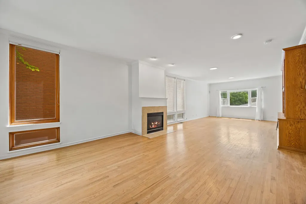 1323 East 61st Street Chicago IL 60637