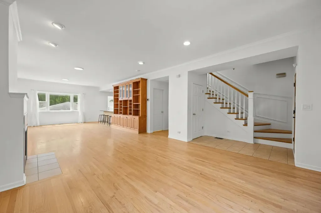 1323 East 61st Street Chicago IL 60637