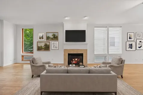 1323 East 61st Street Chicago IL 60637