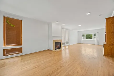 1323 East 61st Street Chicago IL 60637