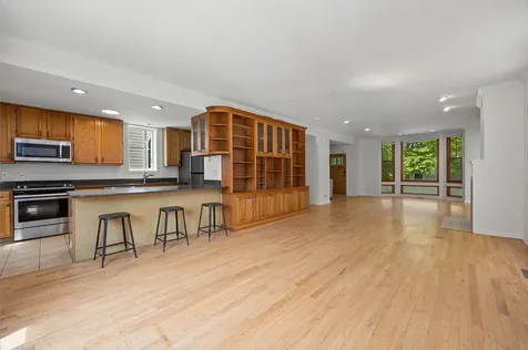 1323 East 61st Street Chicago IL 60637
