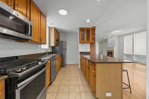 1323 East 61st Street Chicago IL 60637