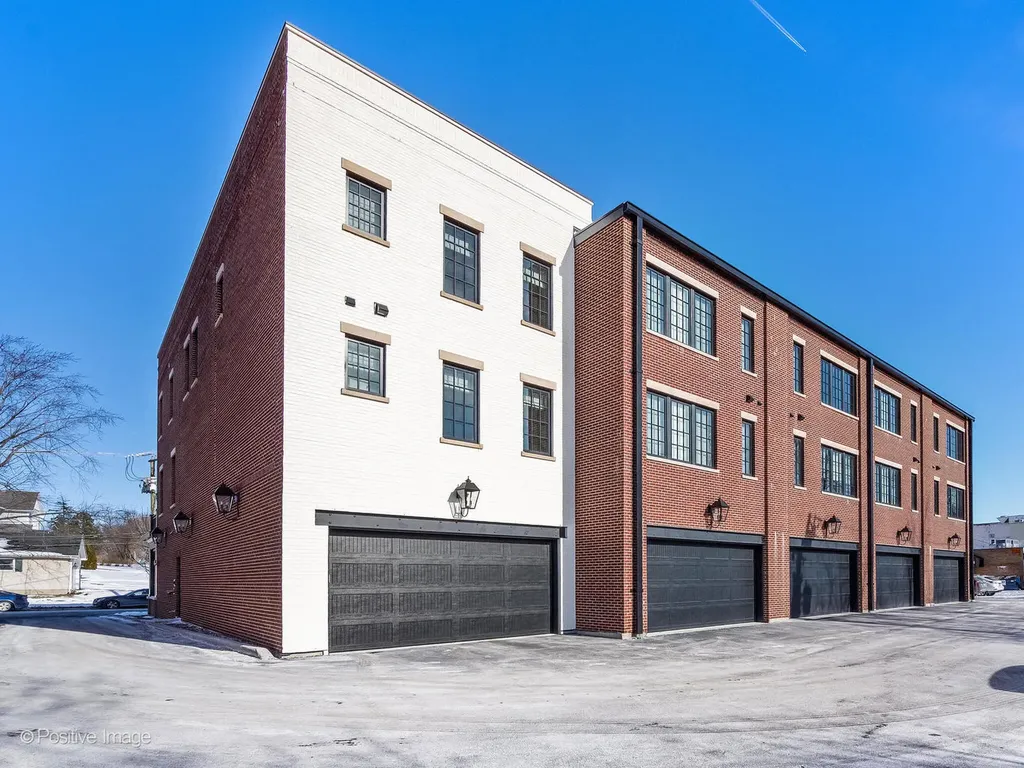 225 Burlington Avenue Clarendon Hills IL 60514