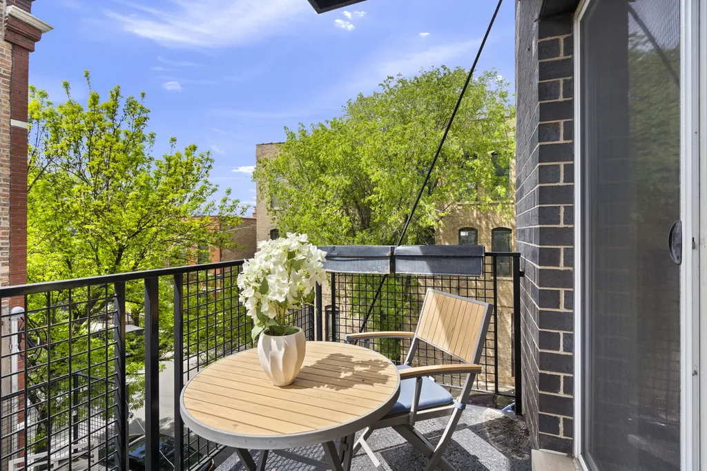 757 North Elizabeth Street Chicago IL 60642