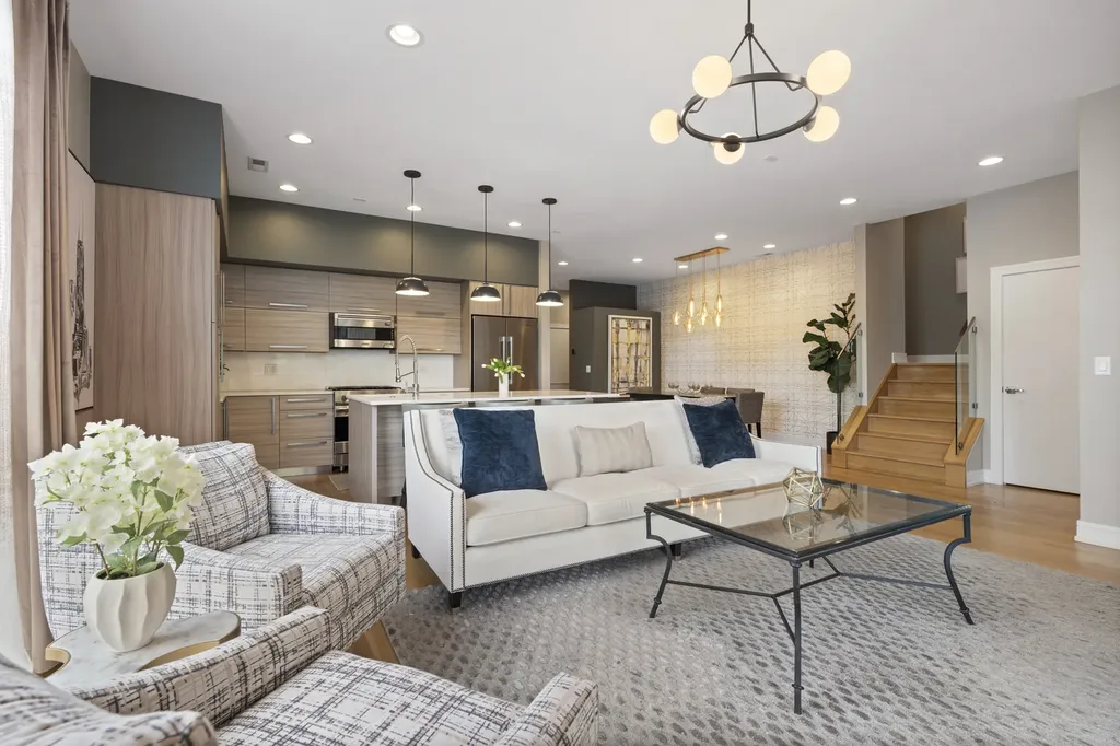 757 North Elizabeth Street Chicago IL 60642