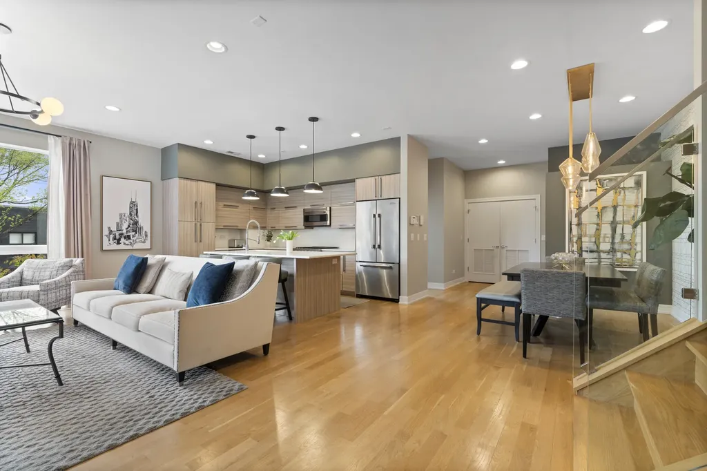 757 North Elizabeth Street Chicago IL 60642