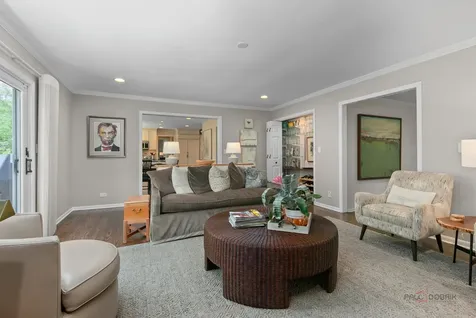 121 Pembroke Drive Lincolnshire IL 60045