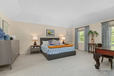 121 Pembroke Drive Lincolnshire IL 60045