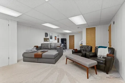 121 Pembroke Drive Lincolnshire IL 60045
