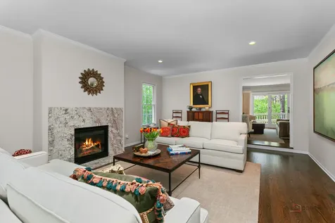 121 Pembroke Drive Lincolnshire IL 60045